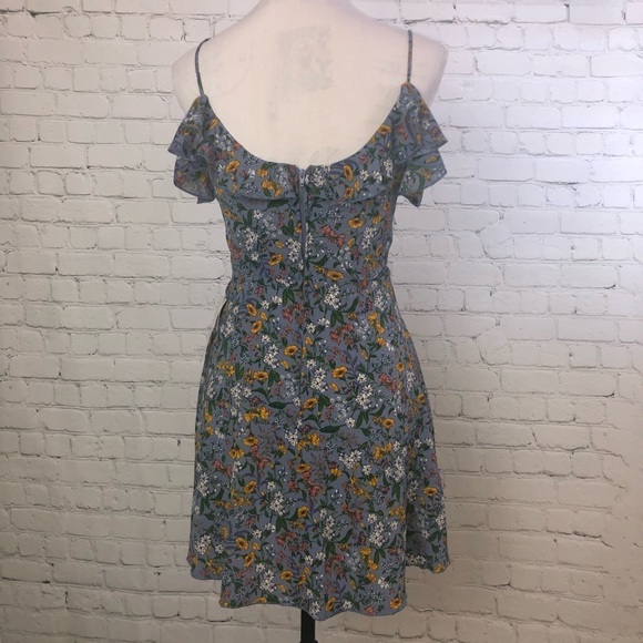 Floral Print Cold Shoulders Ruffles Wrap Dress - Picture 2 of 9